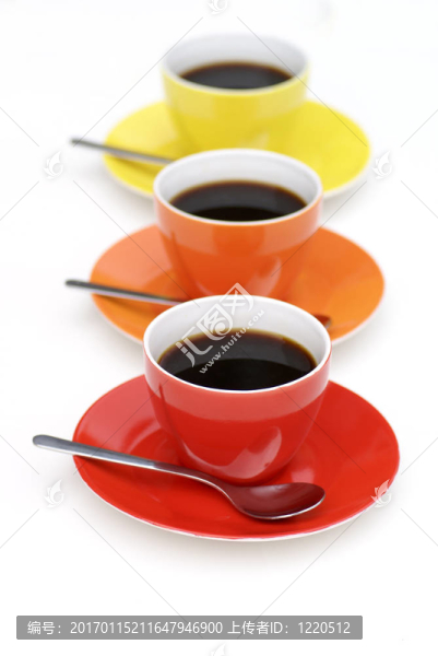 站在排隊(duì)的咖啡杯。