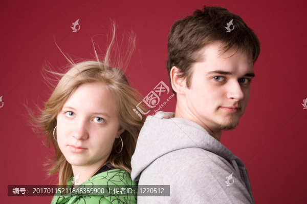 年輕的女孩和男人。