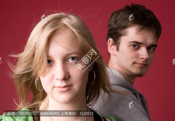 年輕的女孩和男人。