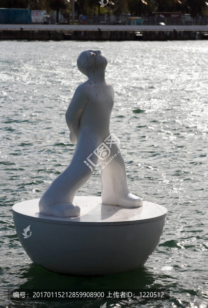 浮標(biāo)形狀像一個男人