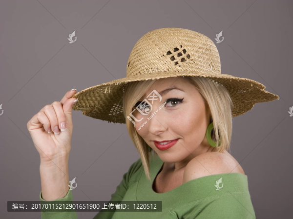 戴帽子的金發(fā)女郎
