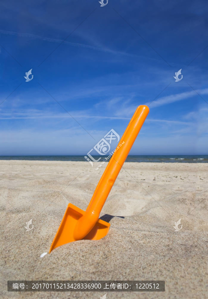 橙色的塑料沙灘鏟-匯圖網(wǎng) www.fosd68.com 橙色的塑料沙灘鏟