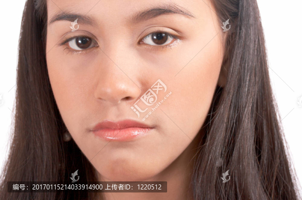 一臉的不高興