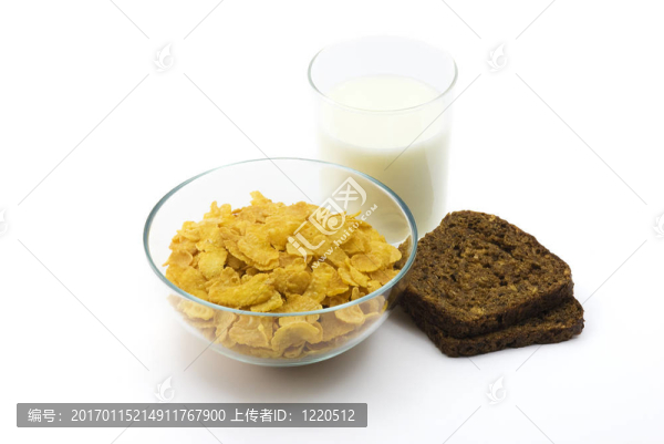 一杯牛奶；新鮮的牛奶