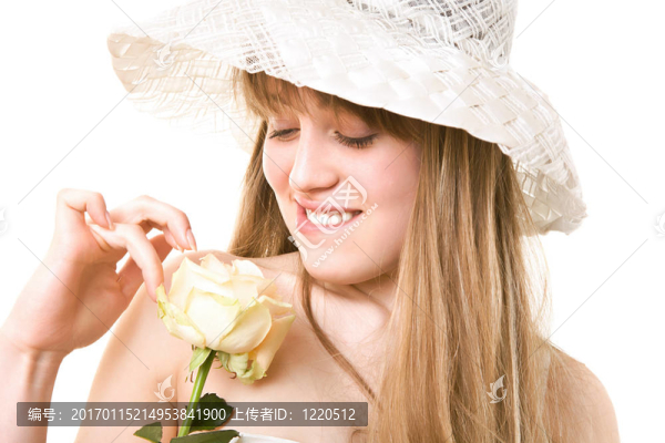 金發(fā)女人與茶玫瑰