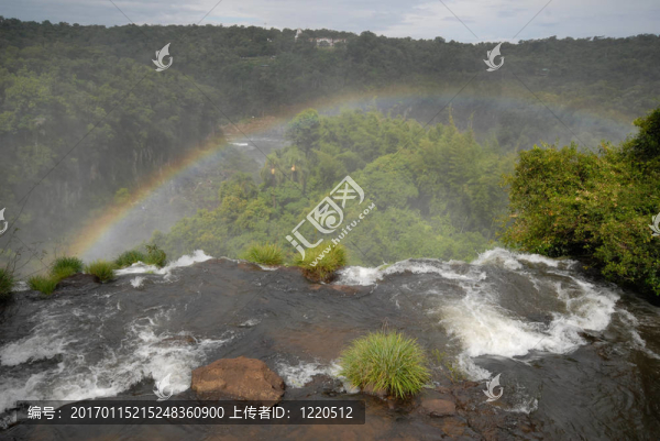 伊瓜蘇瀑布與vrainbow。阿根廷
