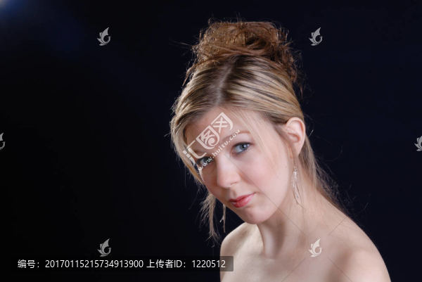 漂亮的金發(fā)女孩