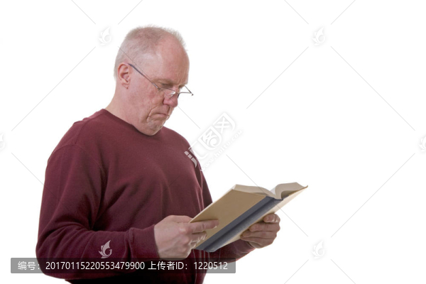 站在書上的人