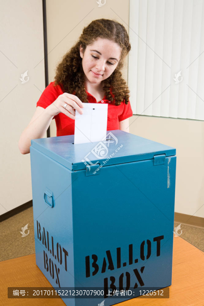 選舉-年輕選民投選票