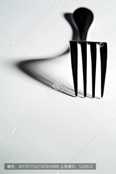高對比度的叉