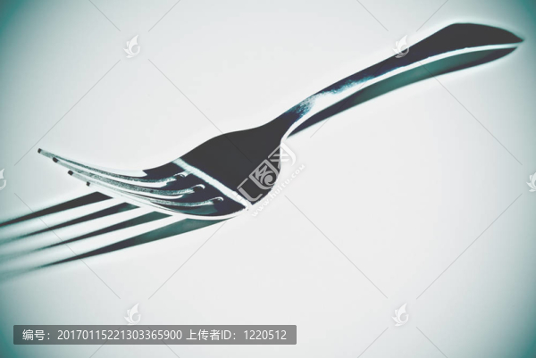 高對比度的叉