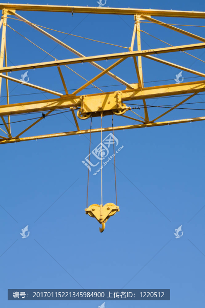 黃色的起重機(jī)-匯圖網(wǎng) www.fosd68.com 黃色的起重機(jī)