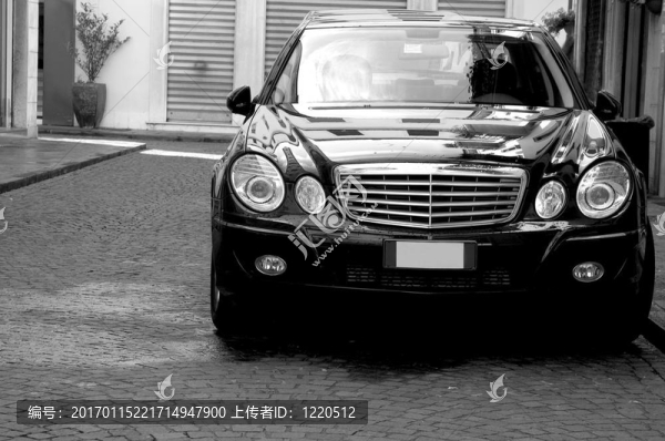 黑色的豪華車