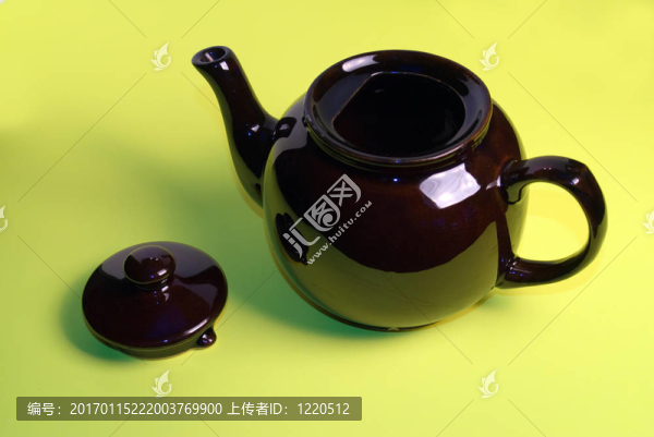 黑色的茶壺