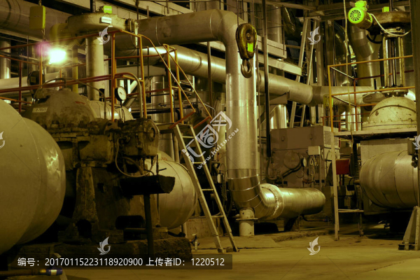 發(fā)電廠各種不同尺寸和形狀的管道。