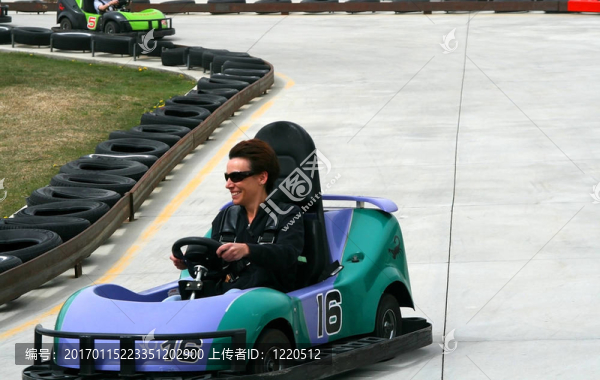 推車上的女人