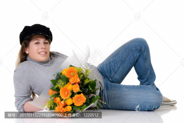 帶花的年輕女人