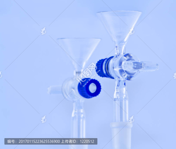 漏斗和水龍頭