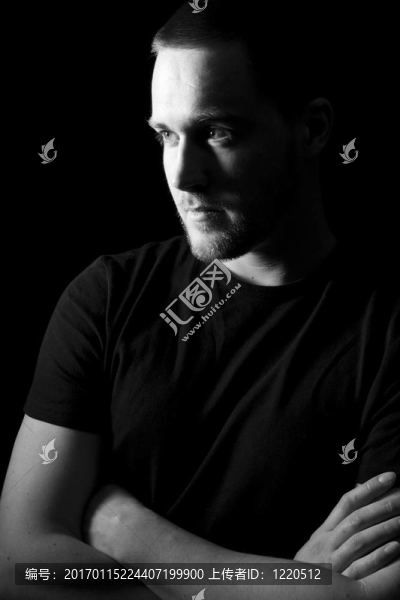 一個(gè)英俊的年輕人的肖像-匯圖網(wǎng) www.fosd68.com 一個(gè)英俊的年輕人的肖像