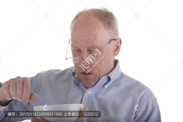 在藍色的吃谷物的老家伙