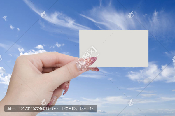 一手牌在天空背景