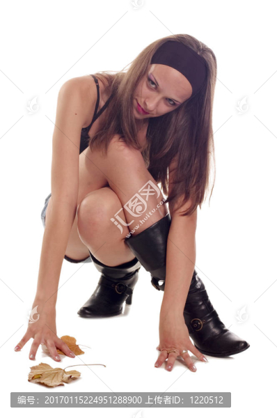 穿著短褲和高靴的性感女孩