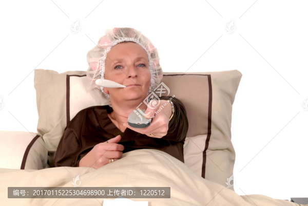 躺在床上的女人