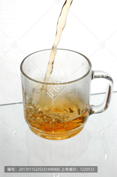 透明杯茶