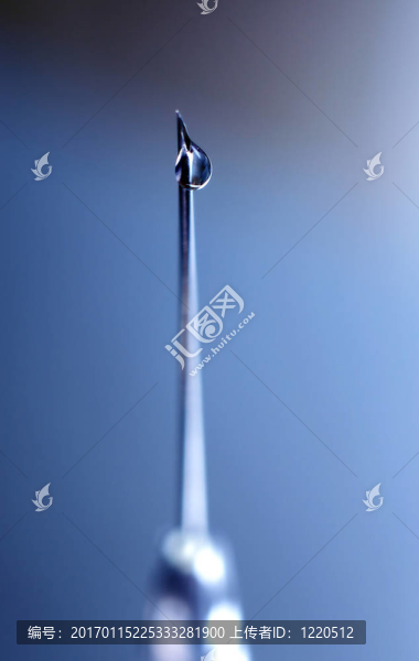 注射器近距離；焦點(diǎn)放在滴上