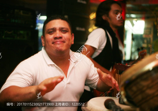 微笑的音樂家
