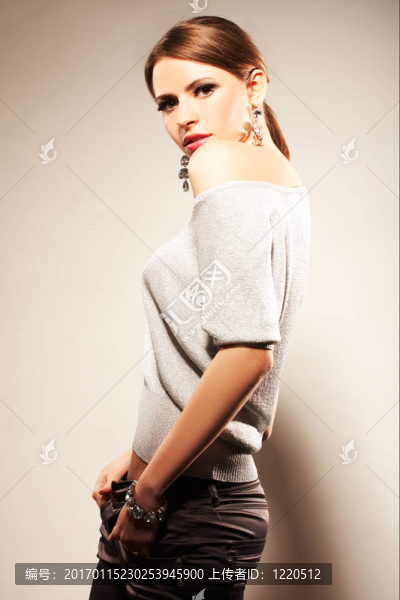 一個(gè)美麗的年輕性感女人的肖像