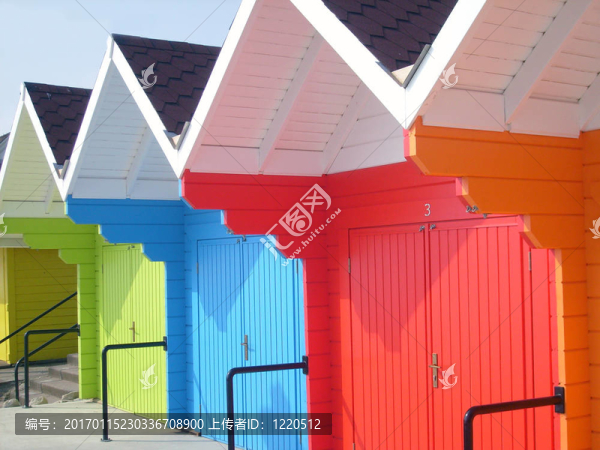 豐富多彩的海灘小屋的海邊
