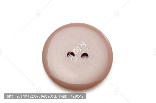 白色衣服上的鈕扣