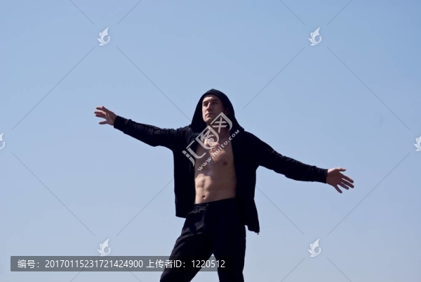運動員有裸胸的罩