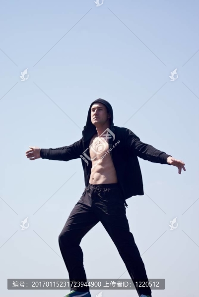 運動員有裸胸的罩