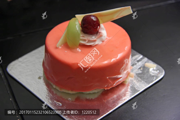 草莓慕斯蛋糕