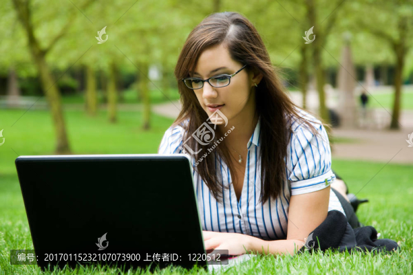 工作的白人商人