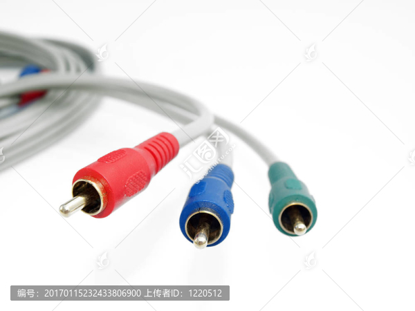 紅綠色和藍色組件電纜對白色背景