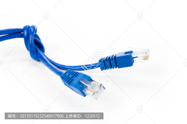 藍(lán)色的計(jì)算機(jī)電纜