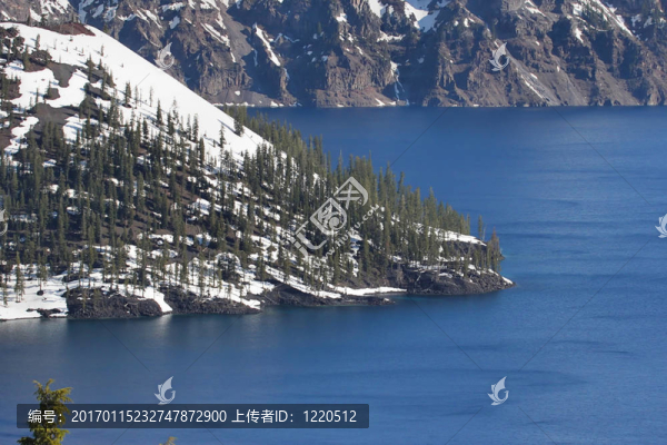 冬季火山湖