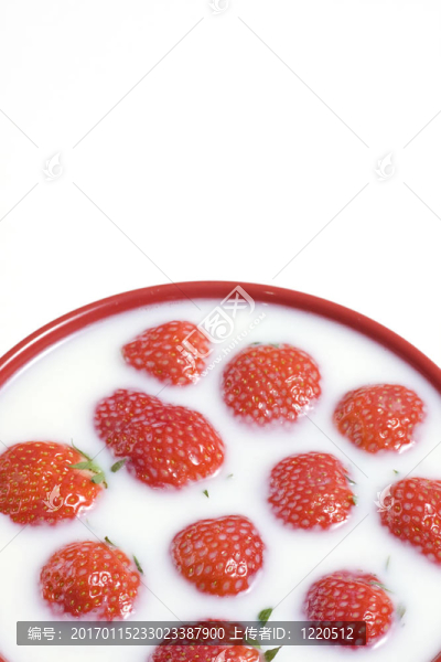 草莓牛奶