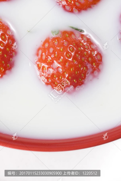 草莓牛奶