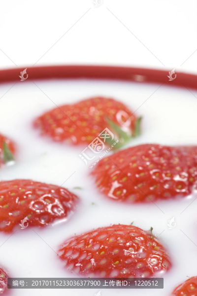 草莓牛奶