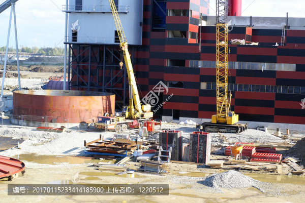 起重機在工業(yè)廠房建設煙囪