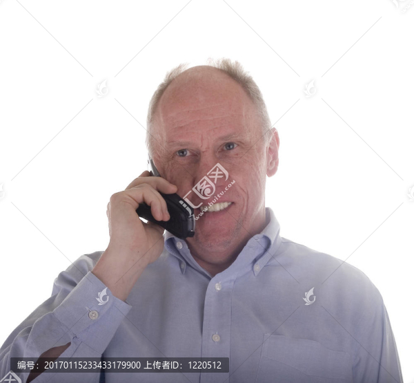 穿藍色電話的男人