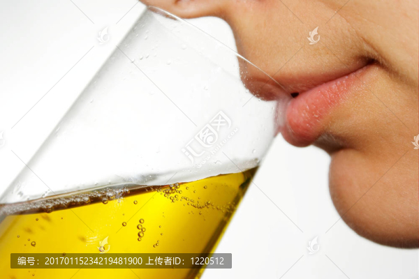 喝酒的女人1