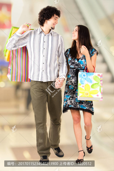 散步的夫婦