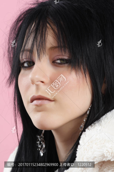年輕漂亮的女人