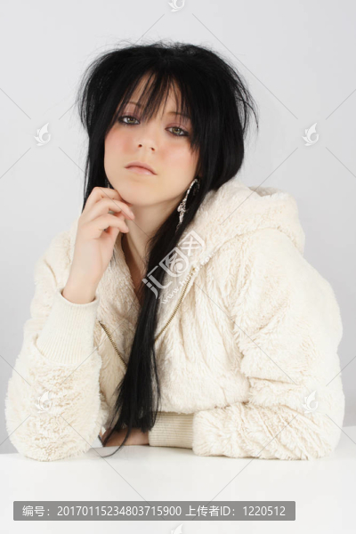 年輕漂亮的女人