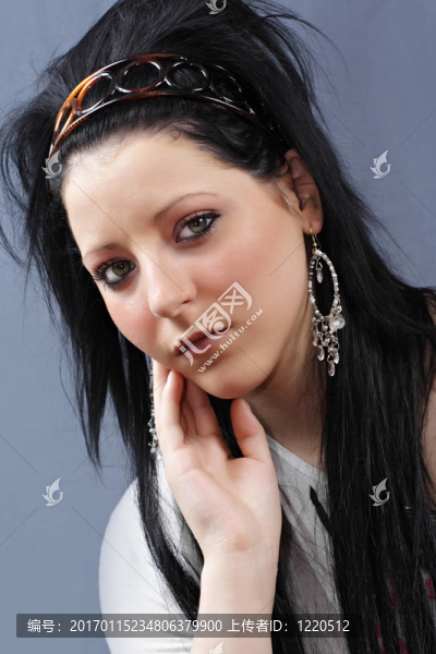 年輕漂亮的女人